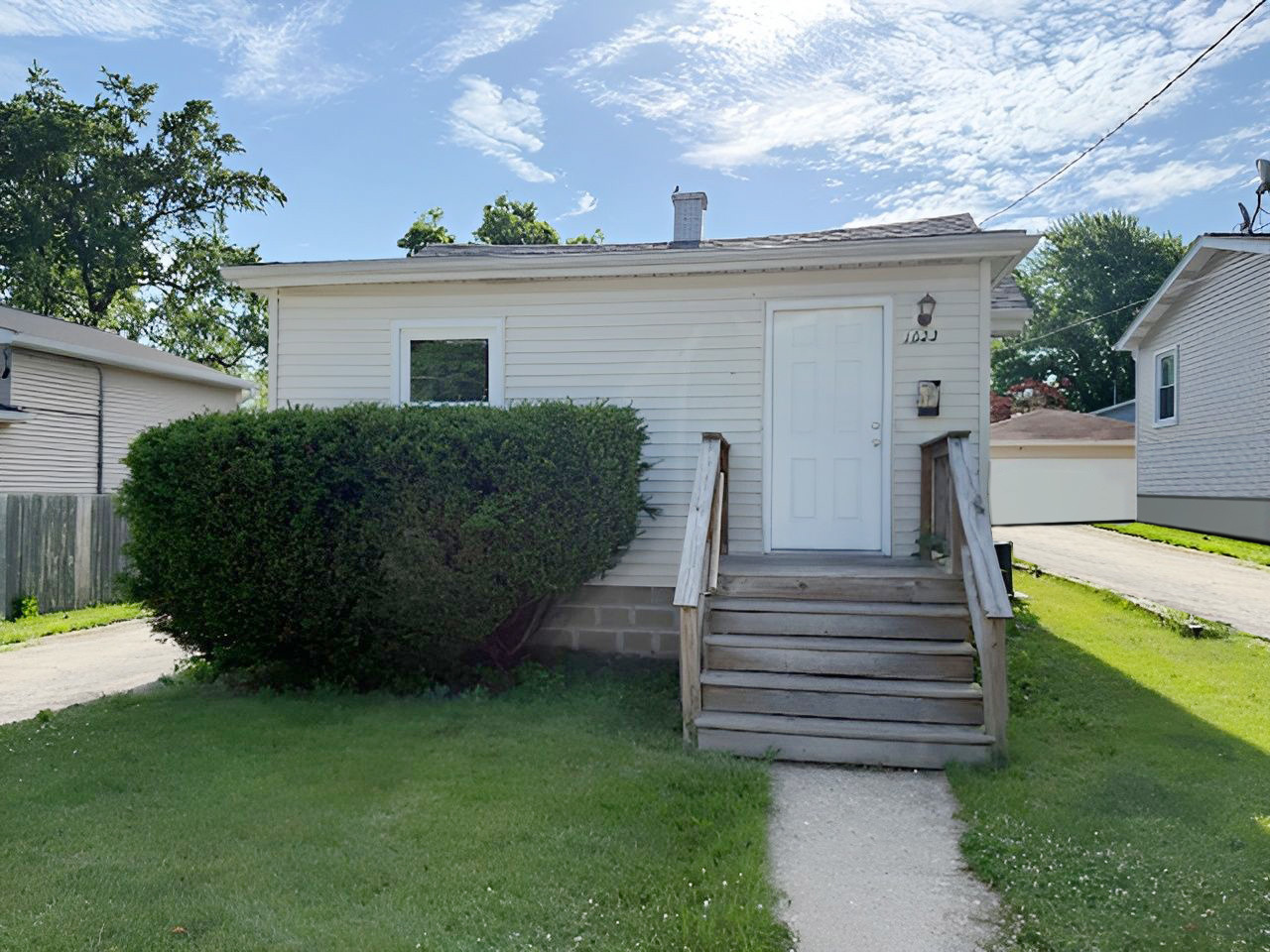 1023 N Elmwood Avenue, Waukegan, IL 60085