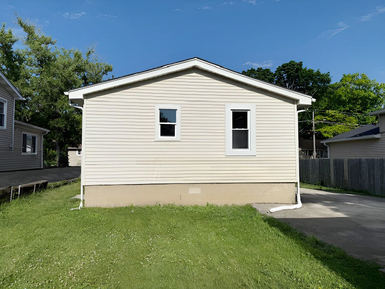 1023 N Elmwood Avenue, Waukegan, IL 60085