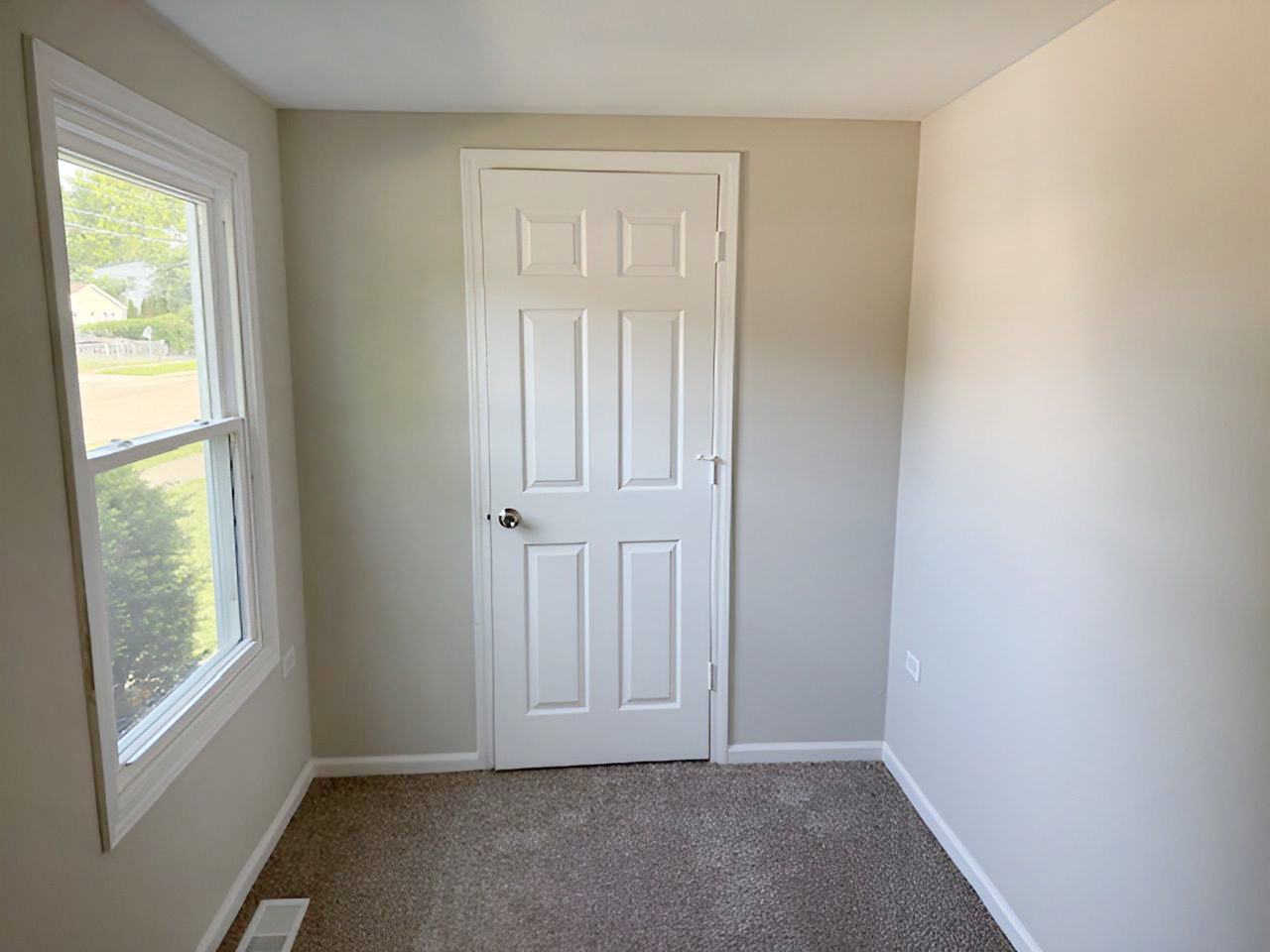1023 N Elmwood Avenue, Waukegan, IL 60085