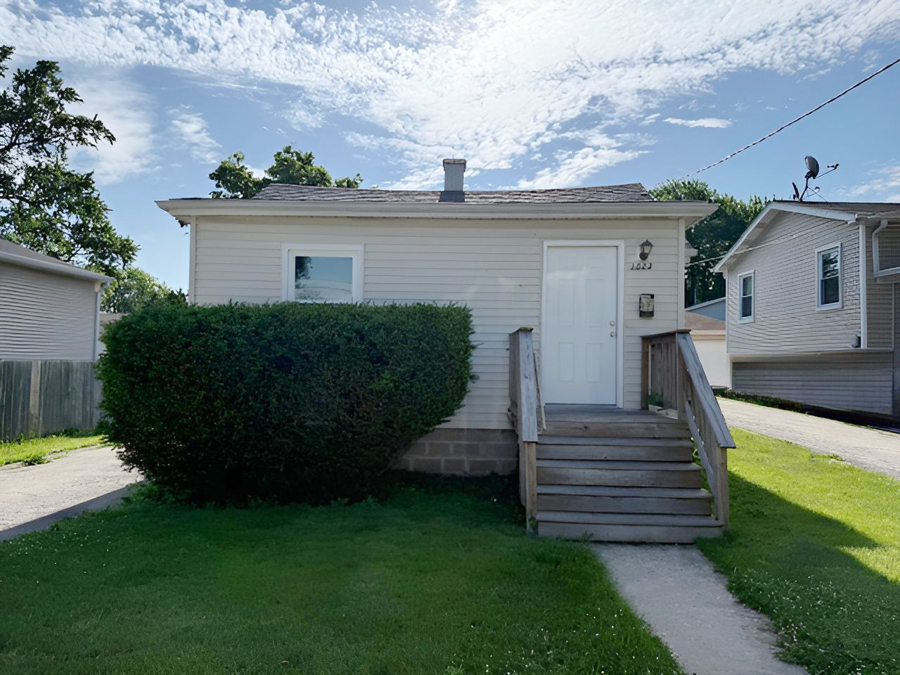 1023 N Elmwood Avenue, Waukegan, IL 60085