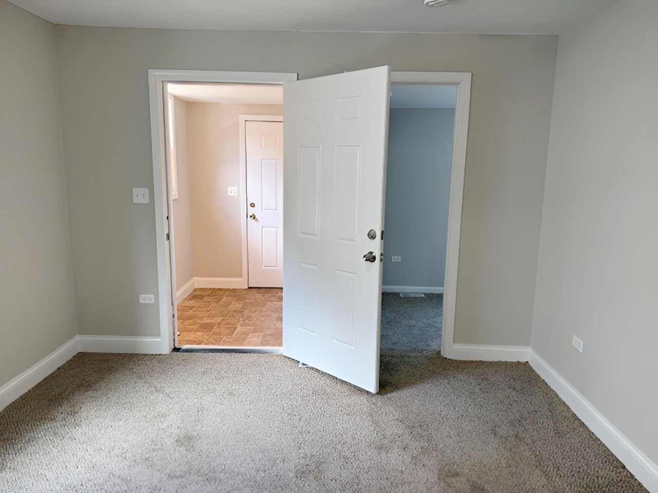 1023 N Elmwood Avenue, Waukegan, IL 60085
