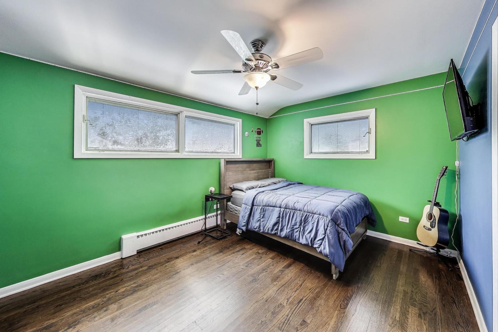 1109 W Pendleton Place, Mount Prospect, IL 60056