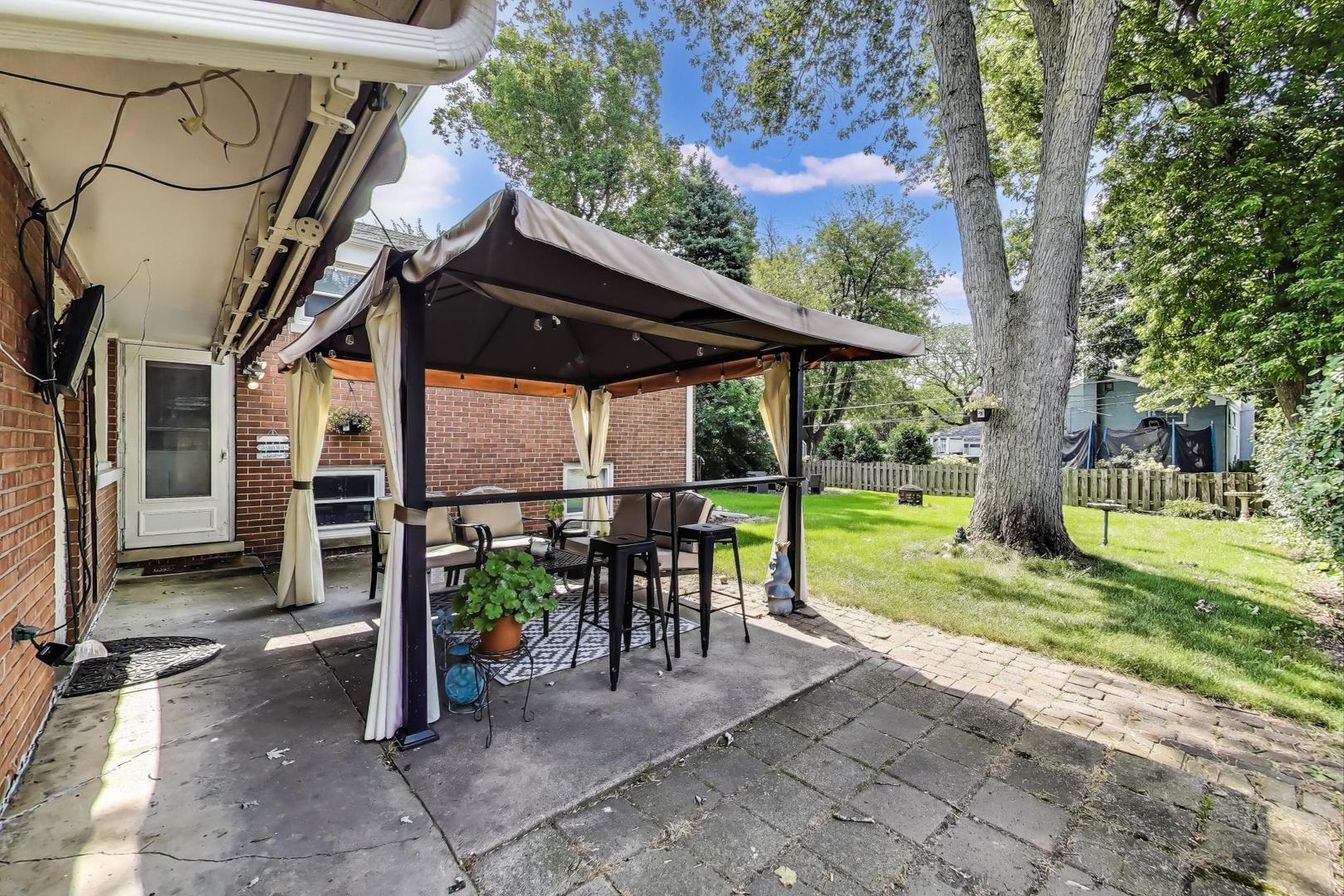 1109 W Pendleton Place, Mount Prospect, IL 60056