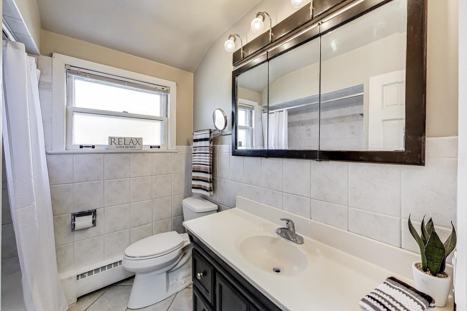 1109 W Pendleton Place, Mount Prospect, IL 60056