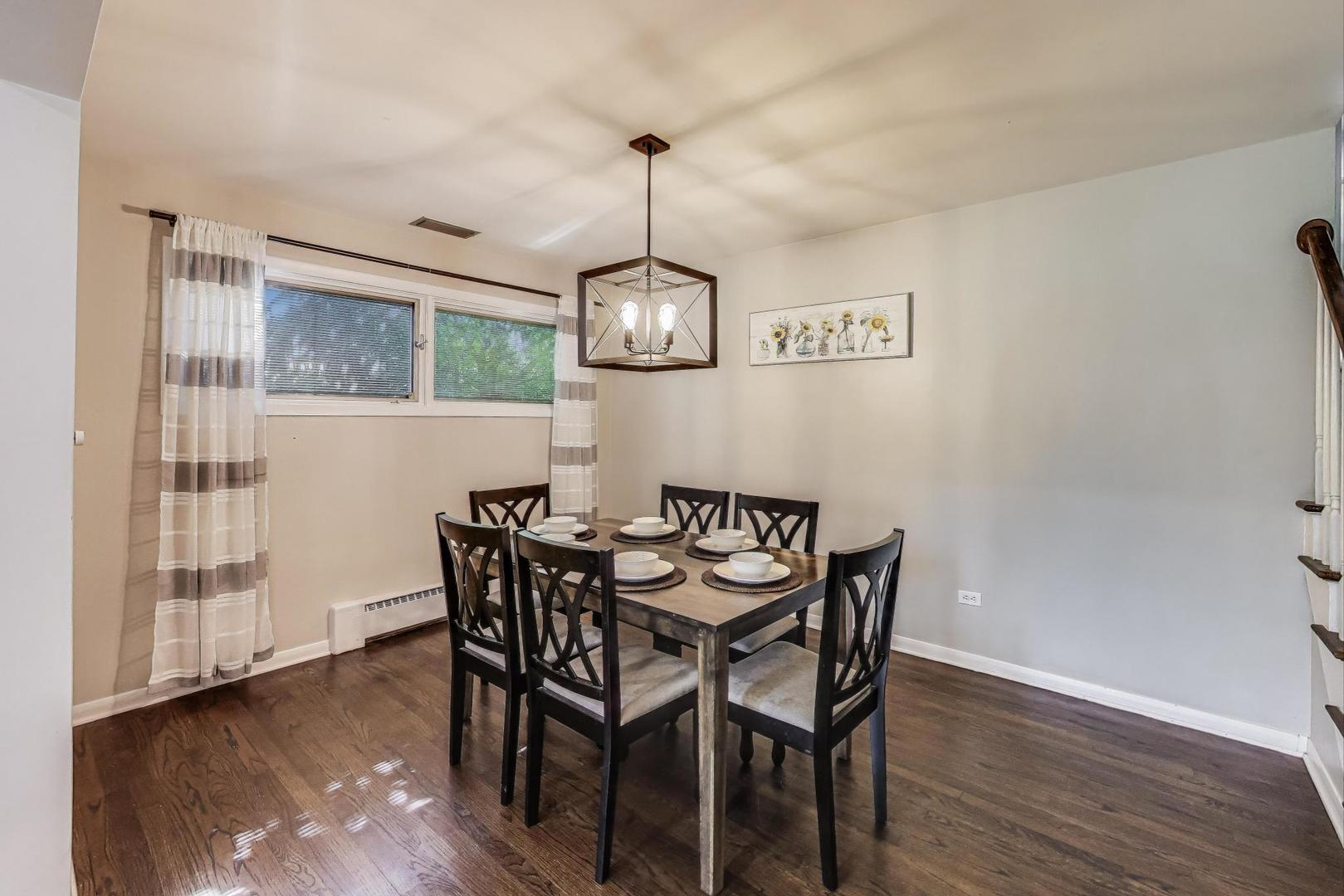 1109 W Pendleton Place, Mount Prospect, IL 60056