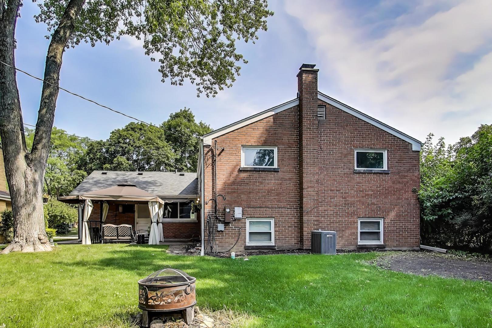1109 W Pendleton Place, Mount Prospect, IL 60056