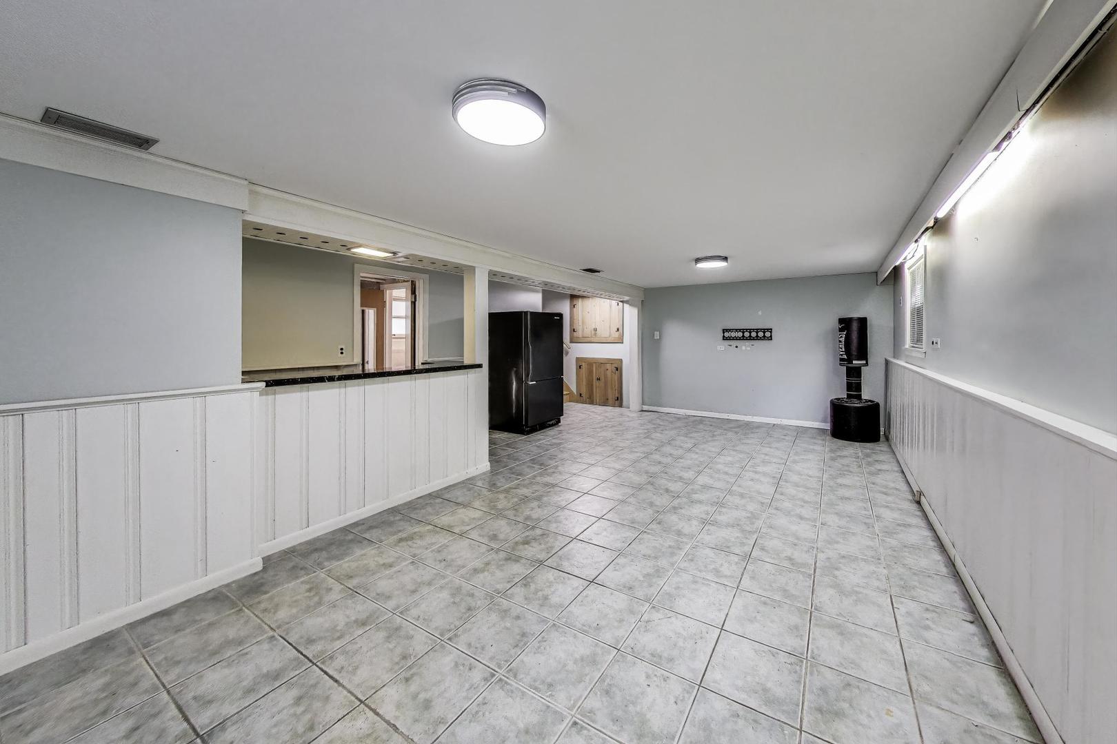 1109 W Pendleton Place, Mount Prospect, IL 60056