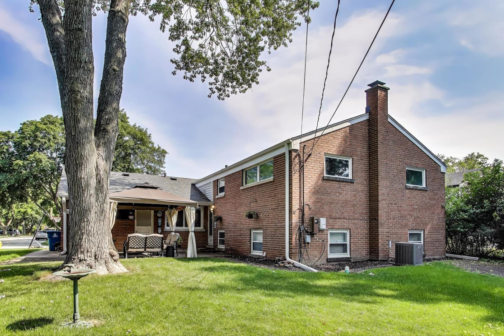 1109 W Pendleton Place, Mount Prospect, IL 60056