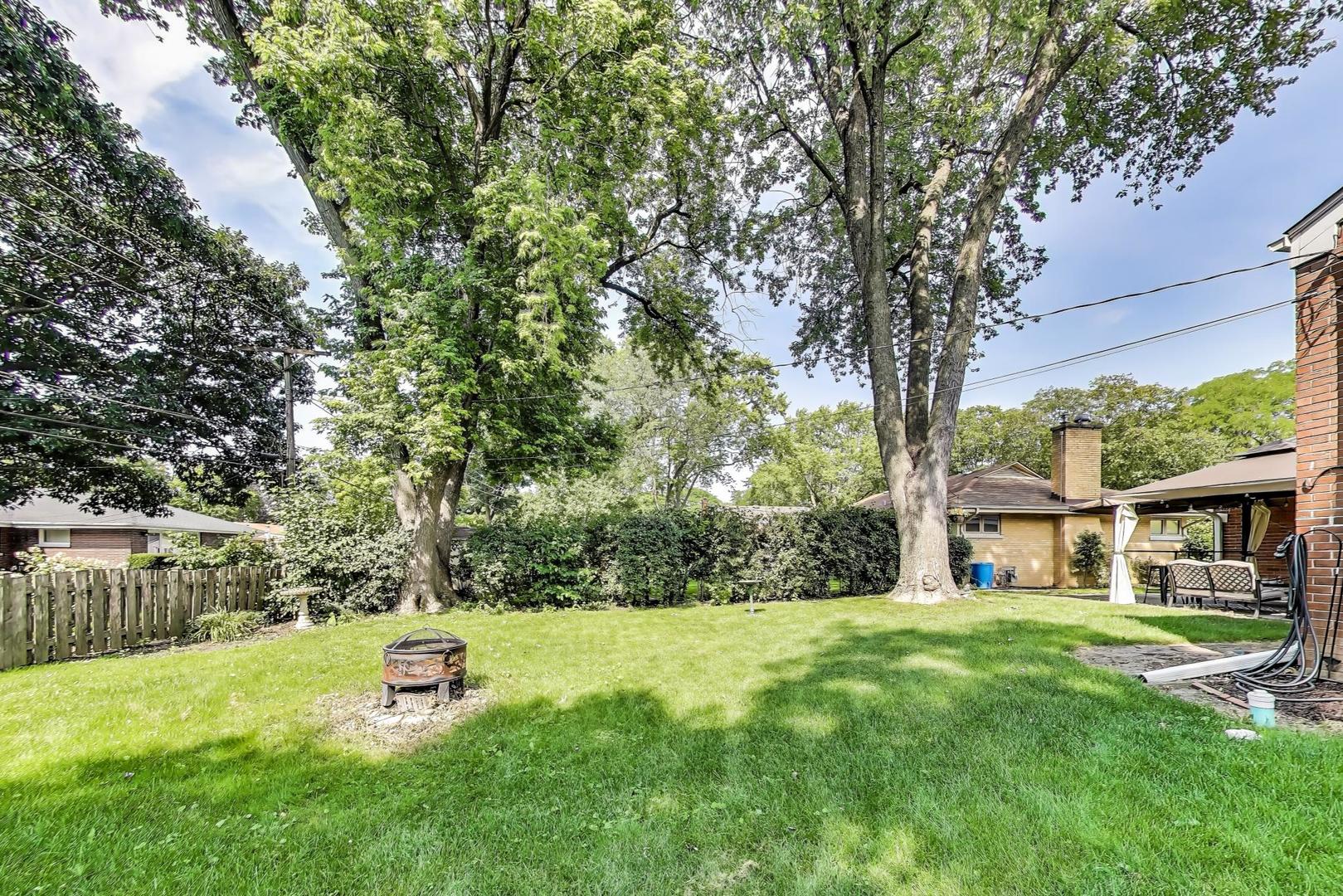 1109 W Pendleton Place, Mount Prospect, IL 60056