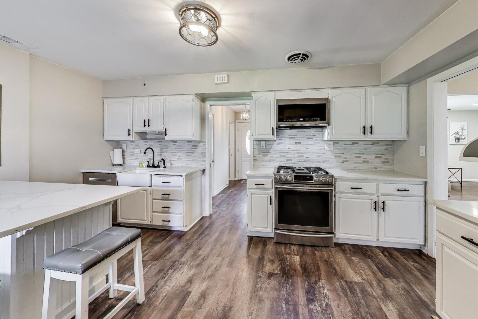 1109 W Pendleton Place, Mount Prospect, IL 60056