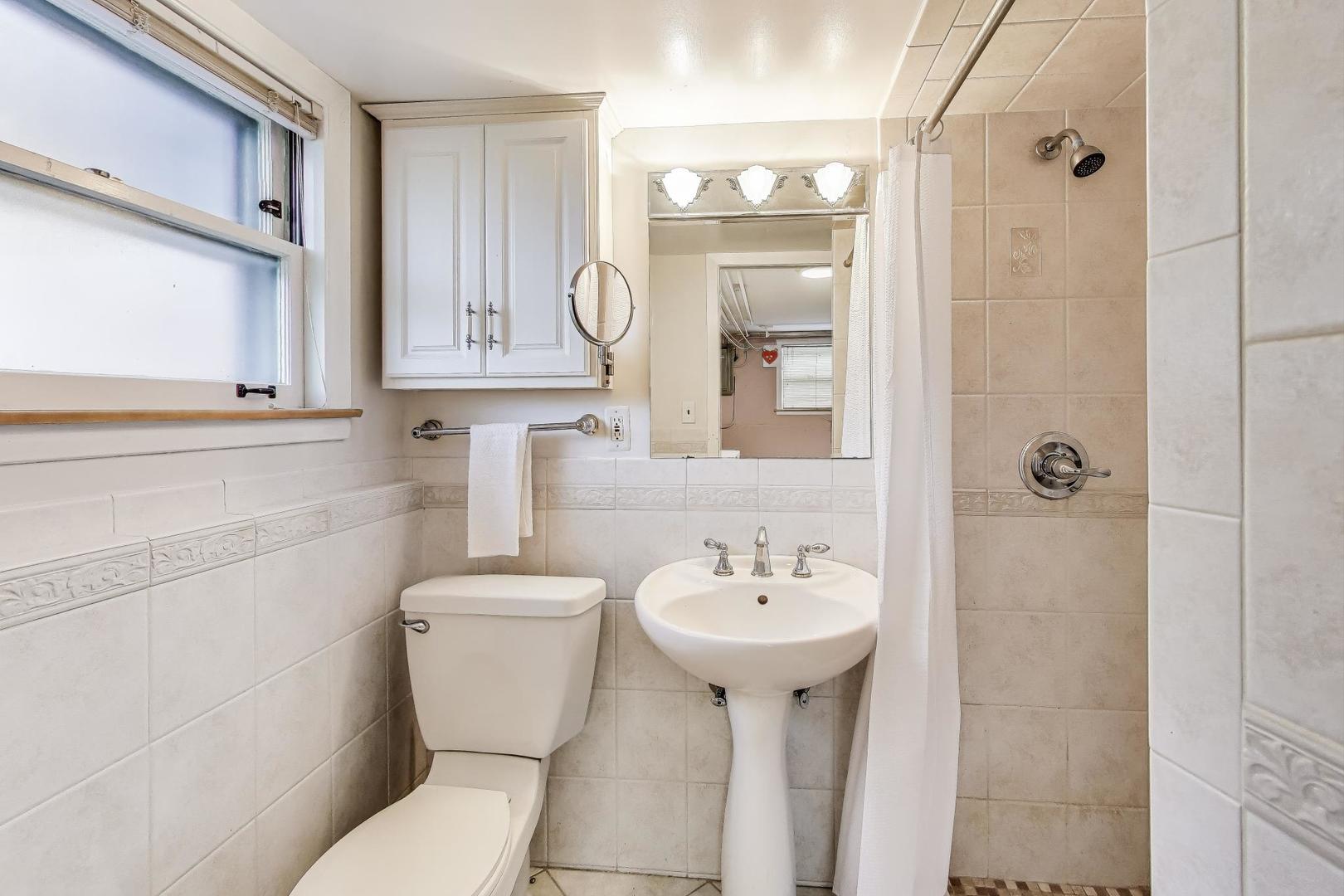1109 W Pendleton Place, Mount Prospect, IL 60056