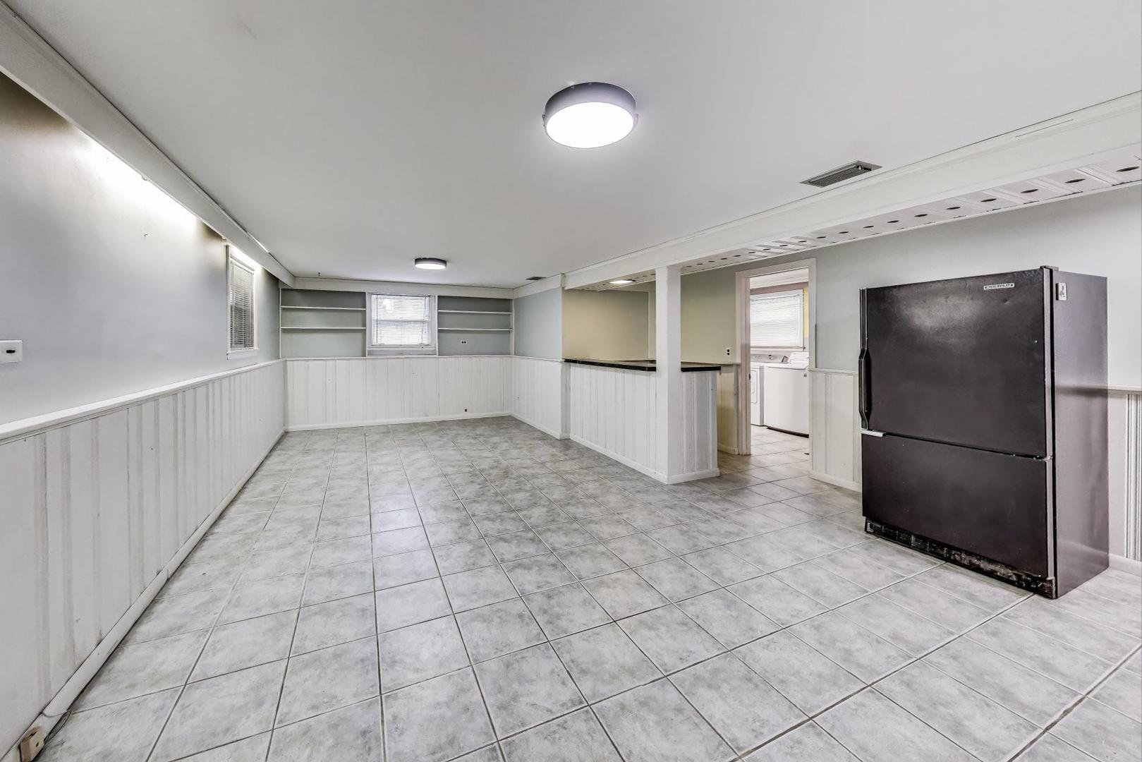1109 W Pendleton Place, Mount Prospect, IL 60056