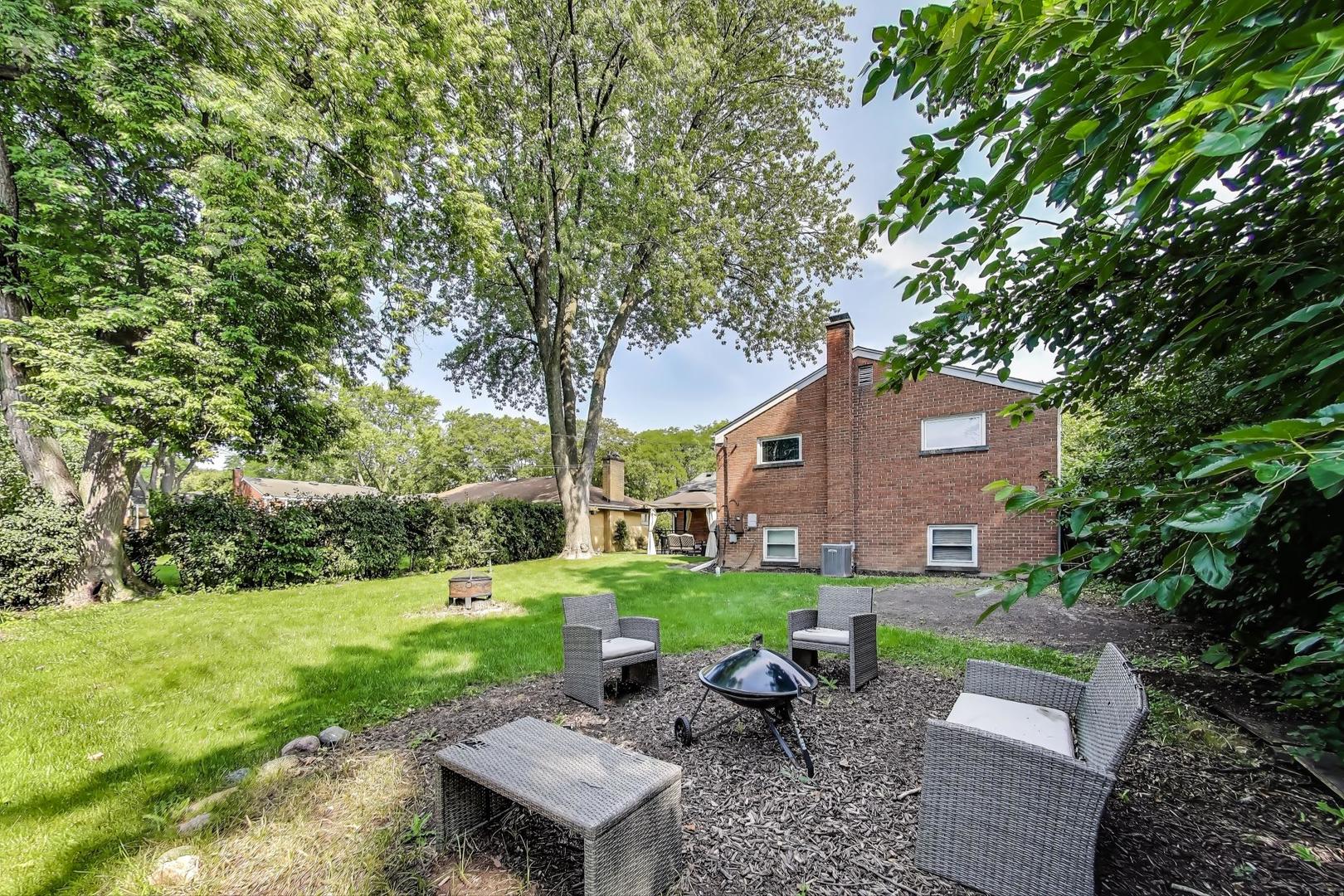 1109 W Pendleton Place, Mount Prospect, IL 60056