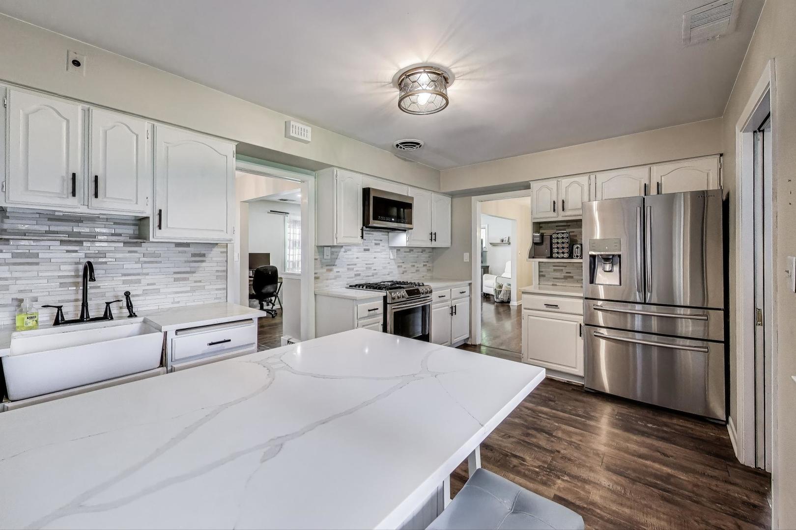 1109 W Pendleton Place, Mount Prospect, IL 60056