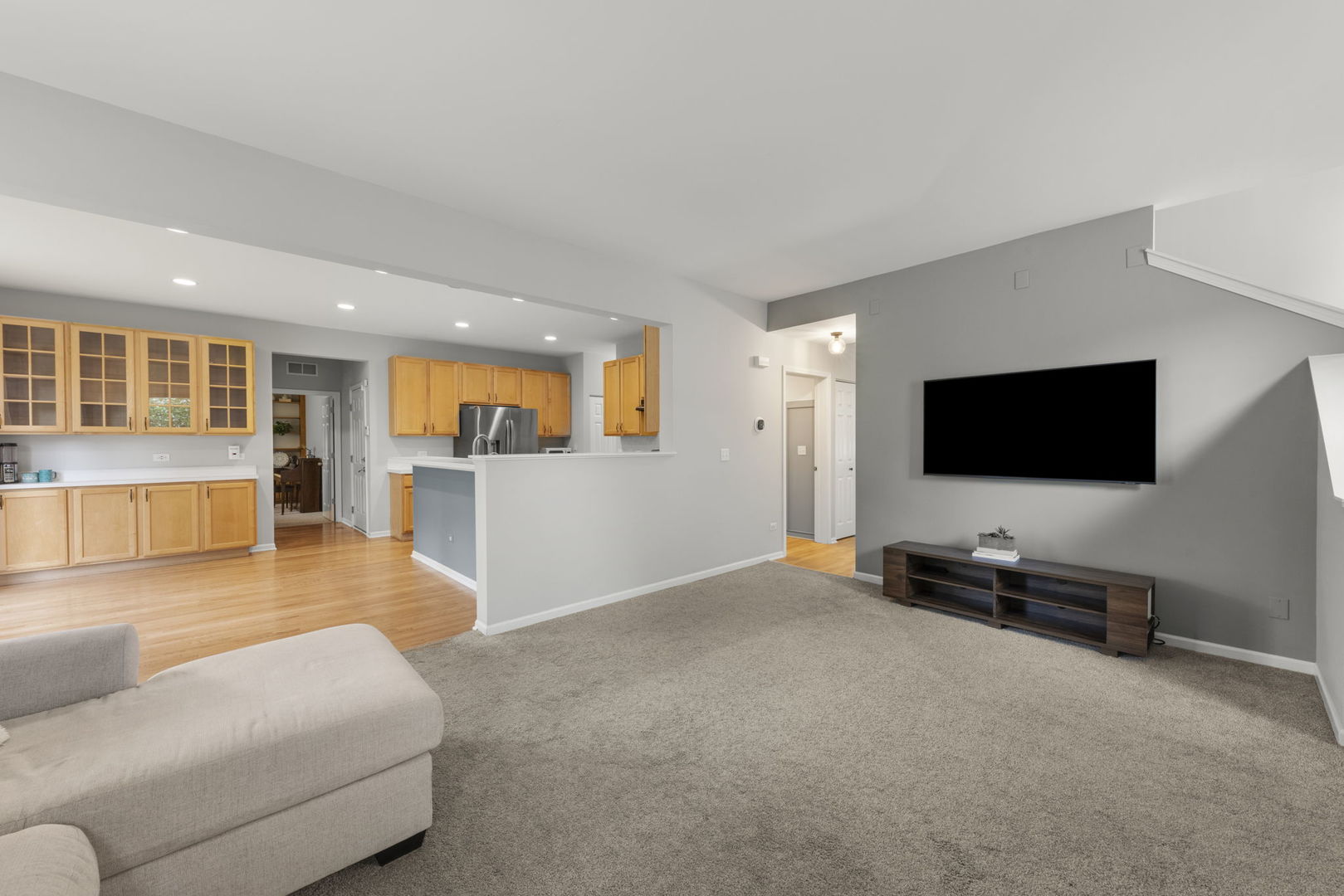 734 Lenox Avenue, Bolingbrook, IL 60490