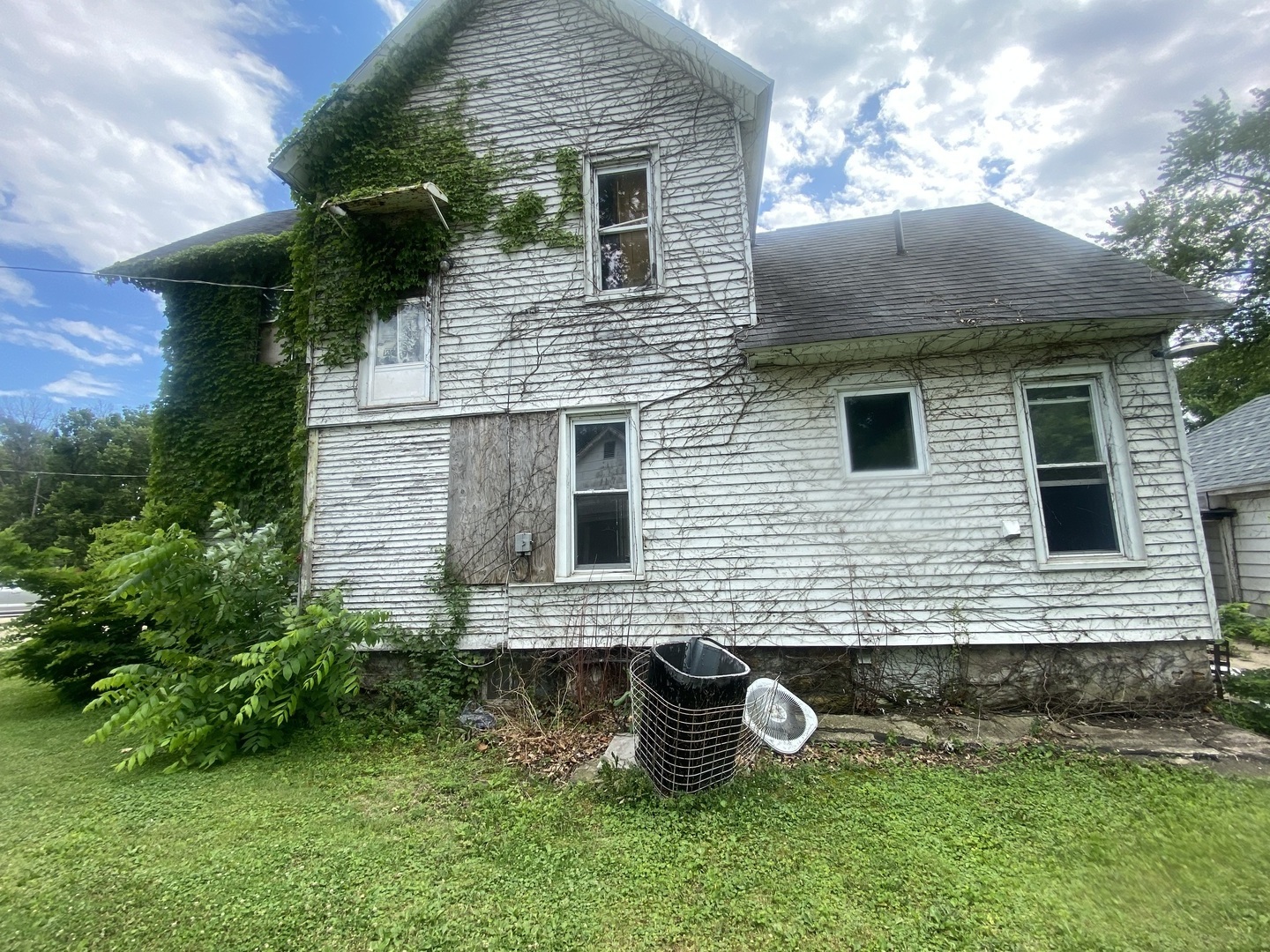 901 4th Avenue, Sterling, IL 61081
