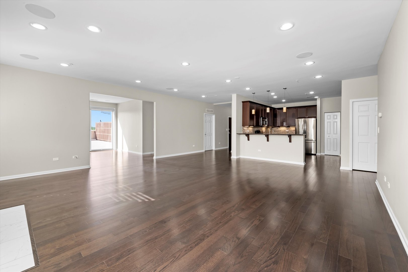 300 Village Circle #505, Willow Springs, IL 60480