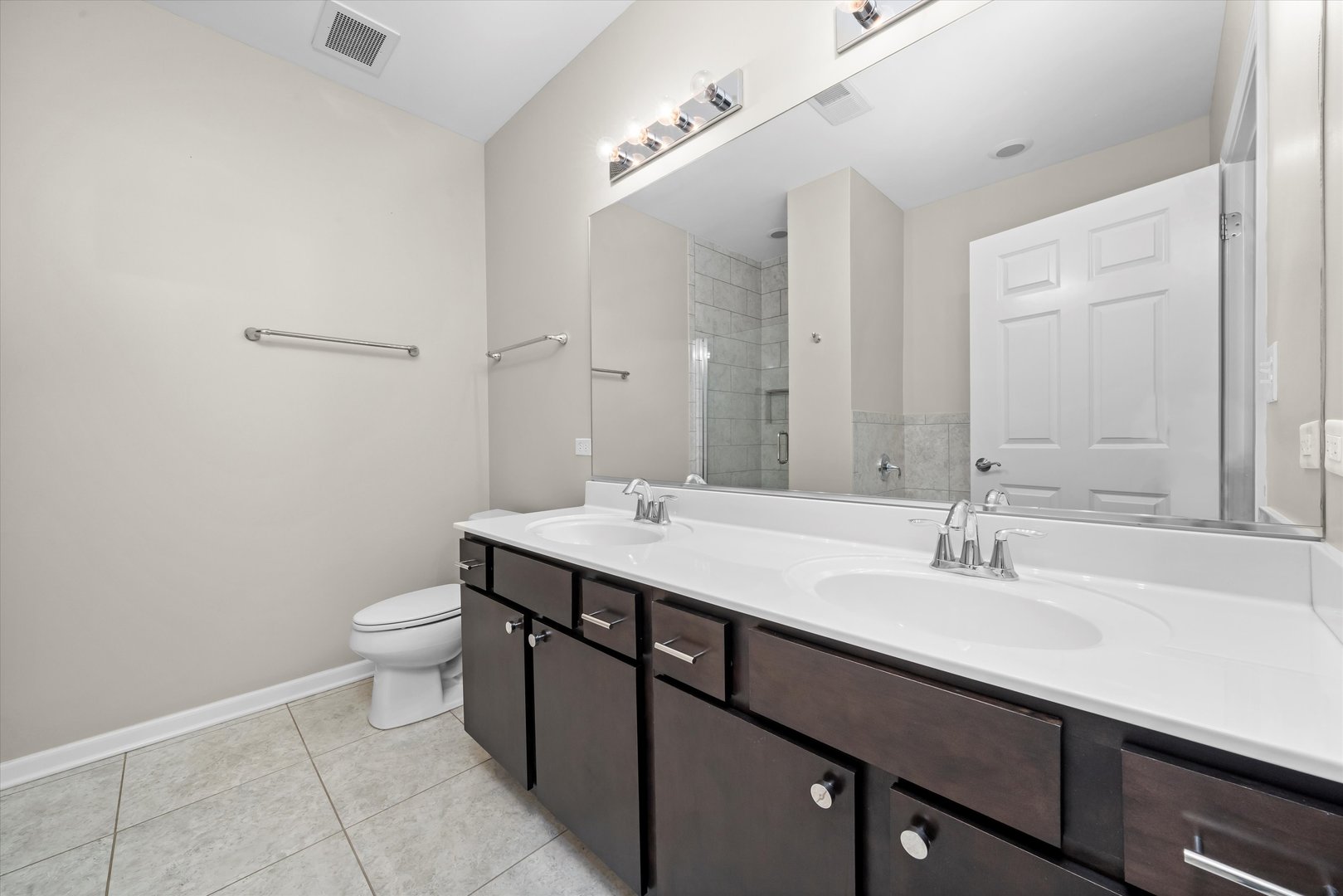 300 Village Circle #505, Willow Springs, IL 60480