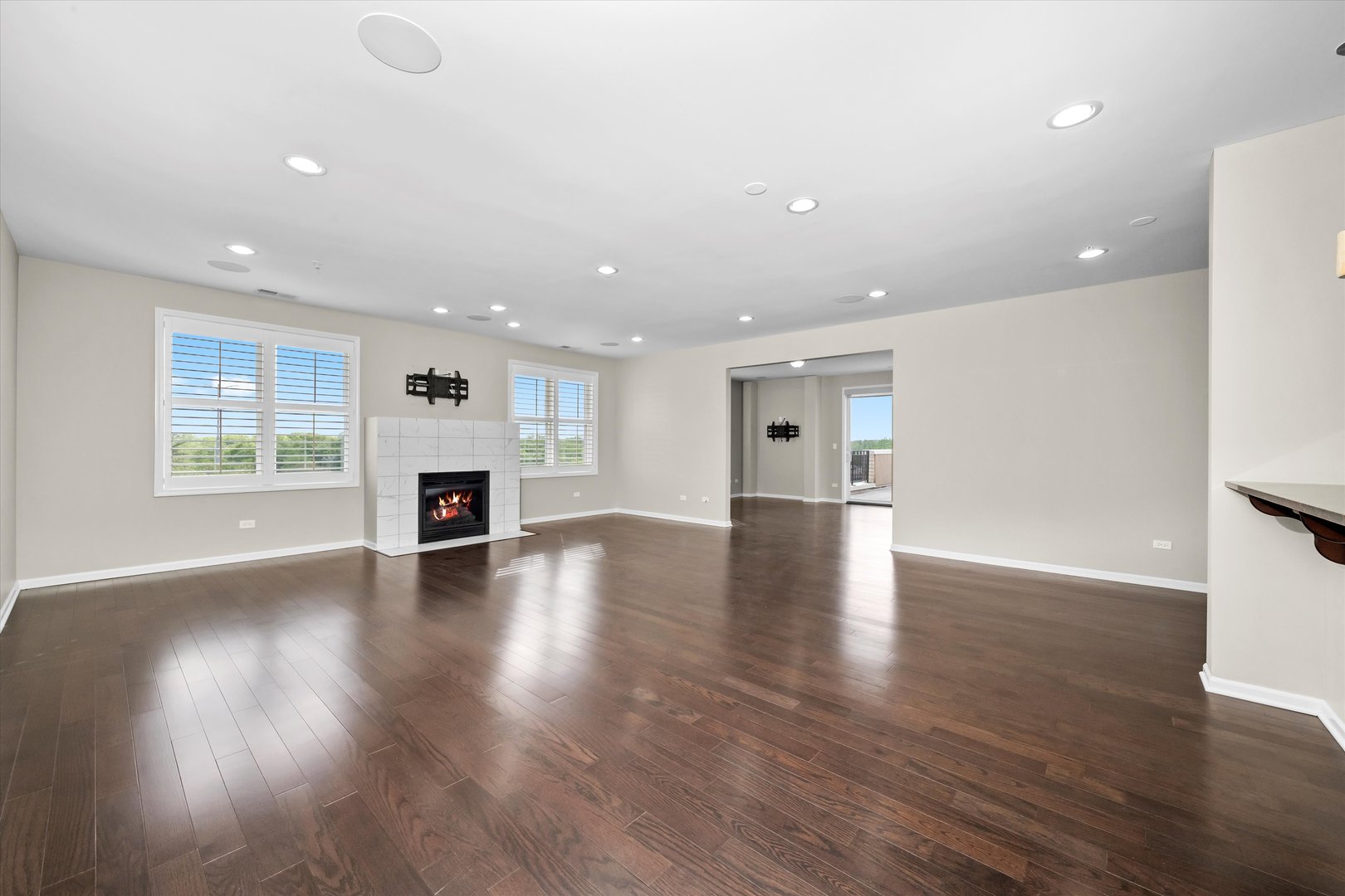 300 Village Circle #505, Willow Springs, IL 60480