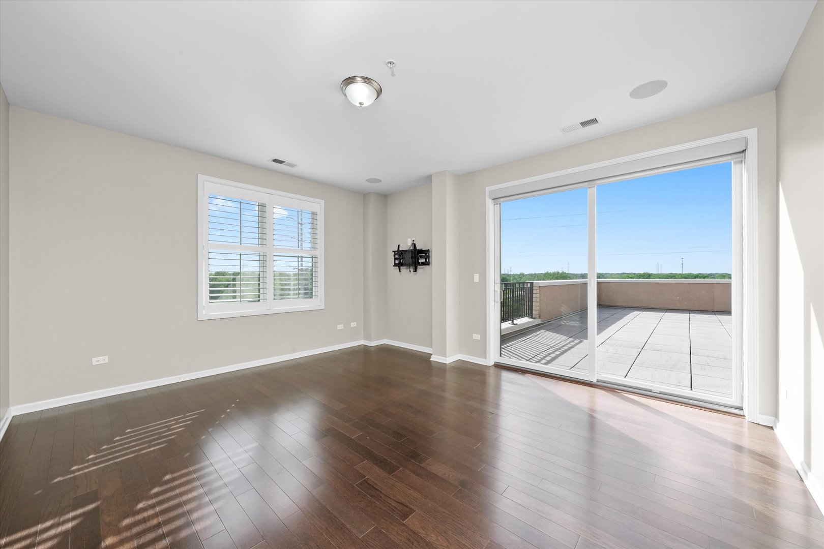 300 Village Circle #505, Willow Springs, IL 60480