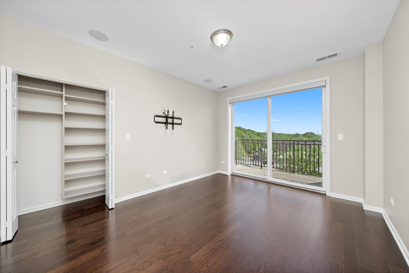 300 Village Circle #505, Willow Springs, IL 60480
