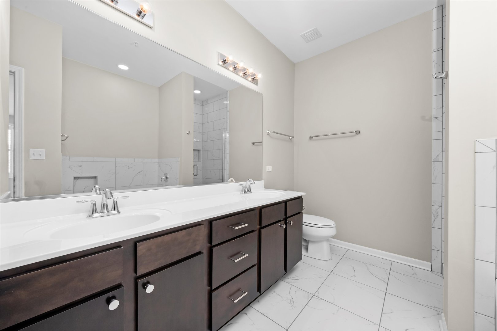 300 Village Circle #505, Willow Springs, IL 60480