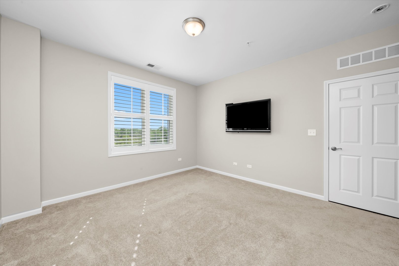 300 Village Circle #505, Willow Springs, IL 60480