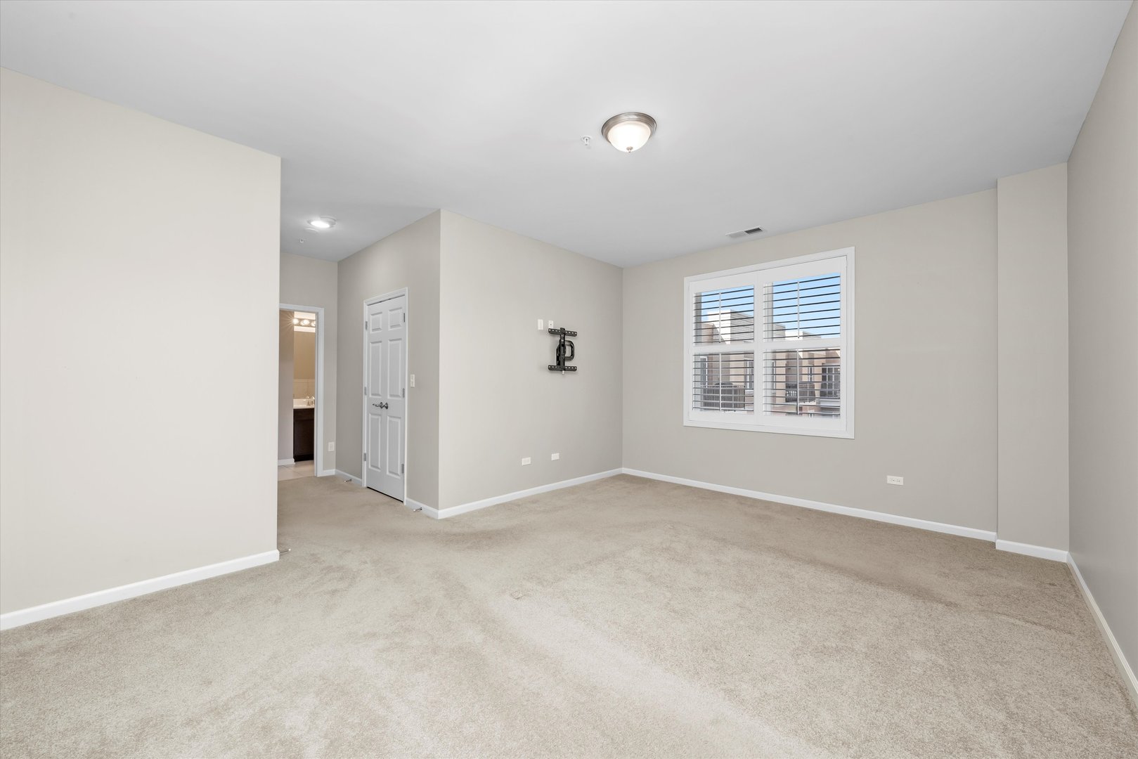 300 Village Circle #505, Willow Springs, IL 60480