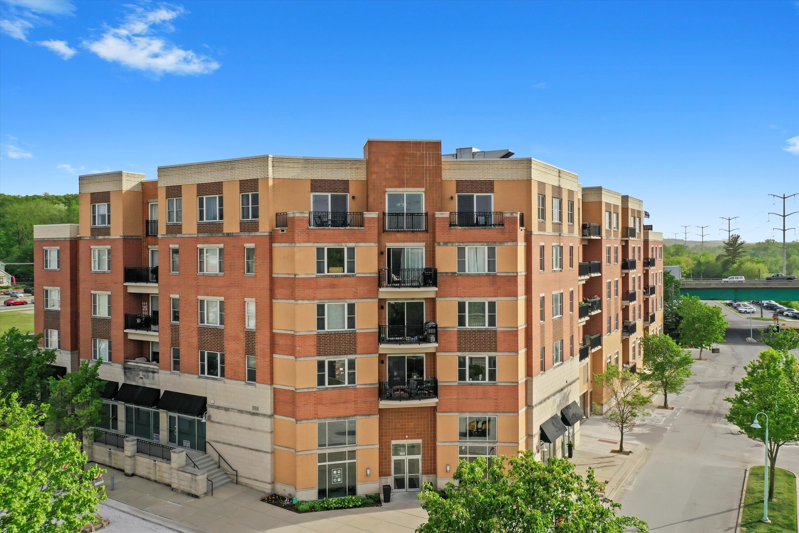 300 Village Circle #505, Willow Springs, IL 60480