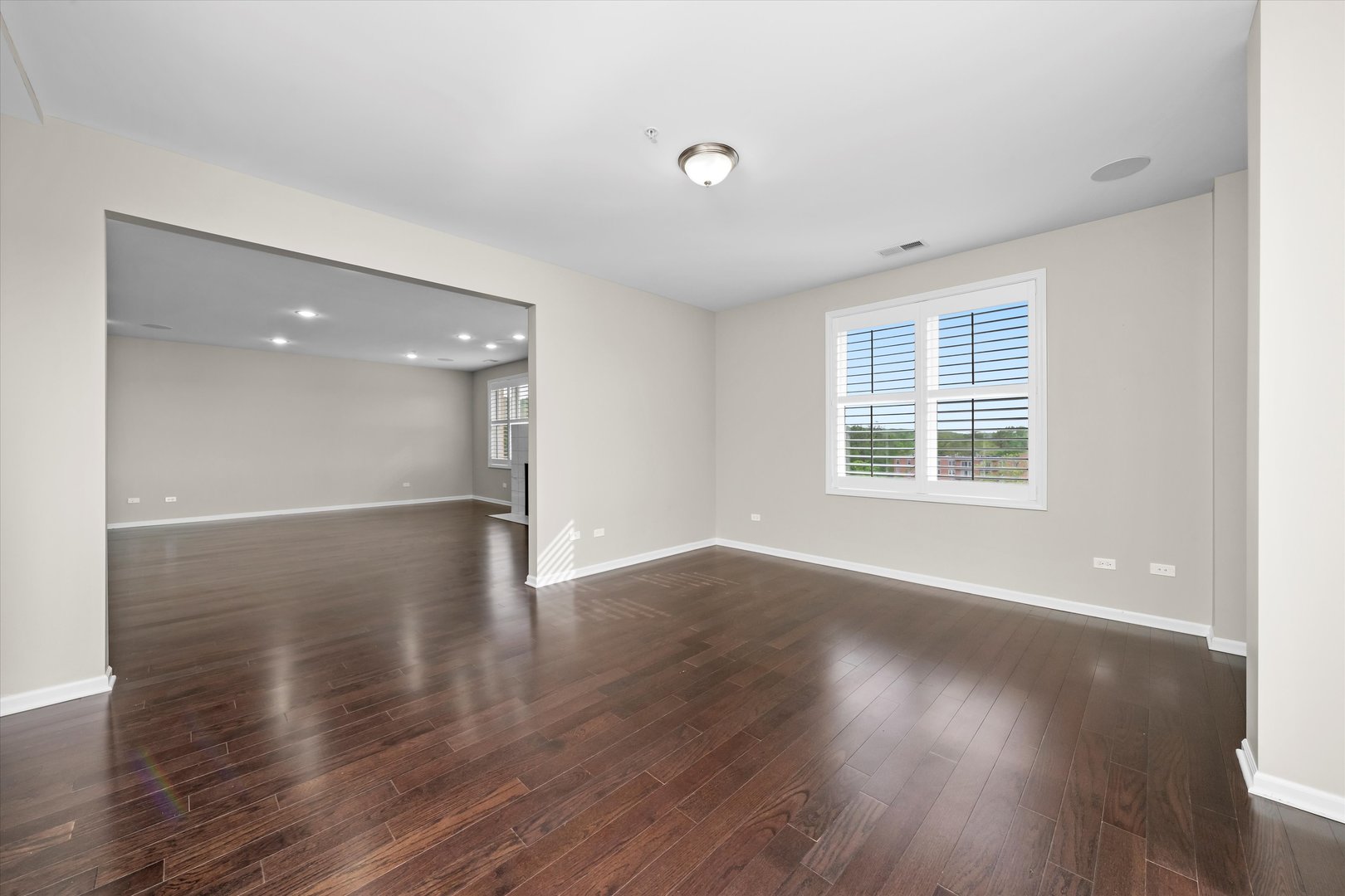 300 Village Circle #505, Willow Springs, IL 60480