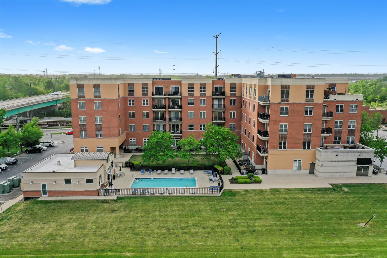 300 Village Circle #505, Willow Springs, IL 60480