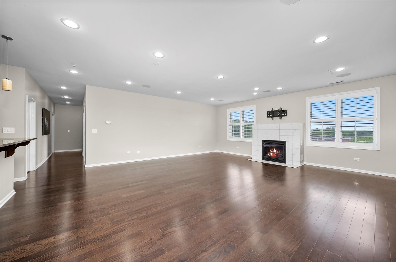 300 Village Circle #505, Willow Springs, IL 60480