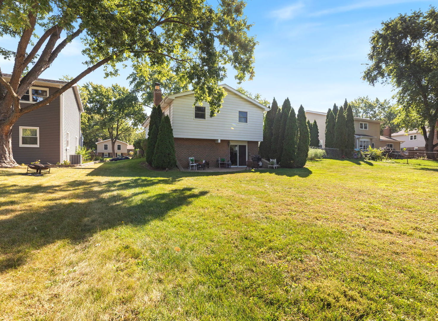 1888 Cheshire Lane, Wheaton, IL 60189