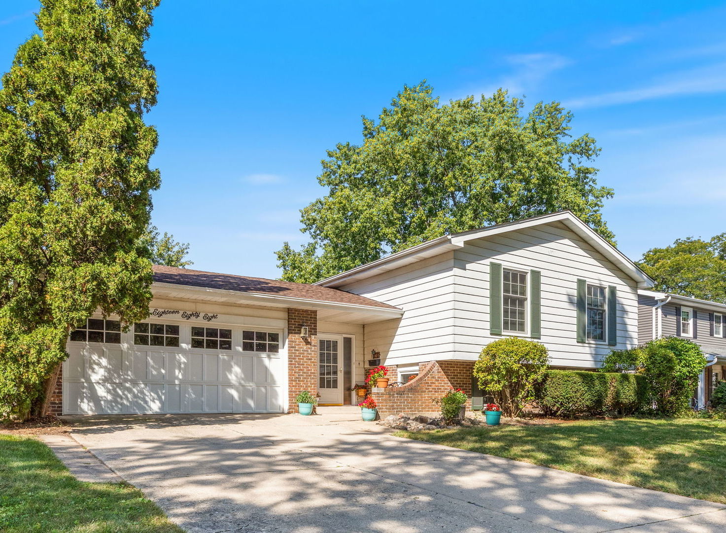 1888 Cheshire Lane, Wheaton, IL 60189