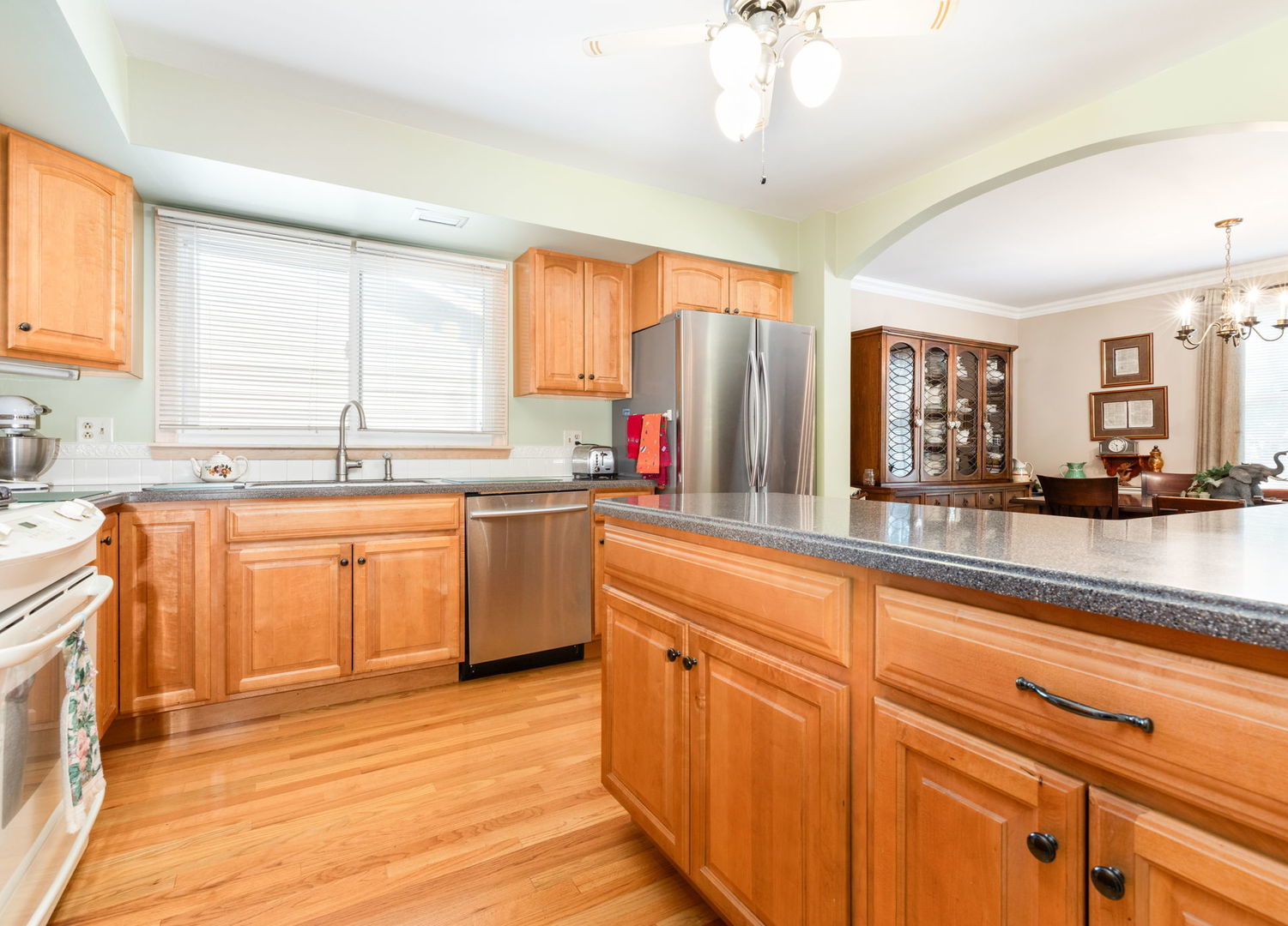 1888 Cheshire Lane, Wheaton, IL 60189
