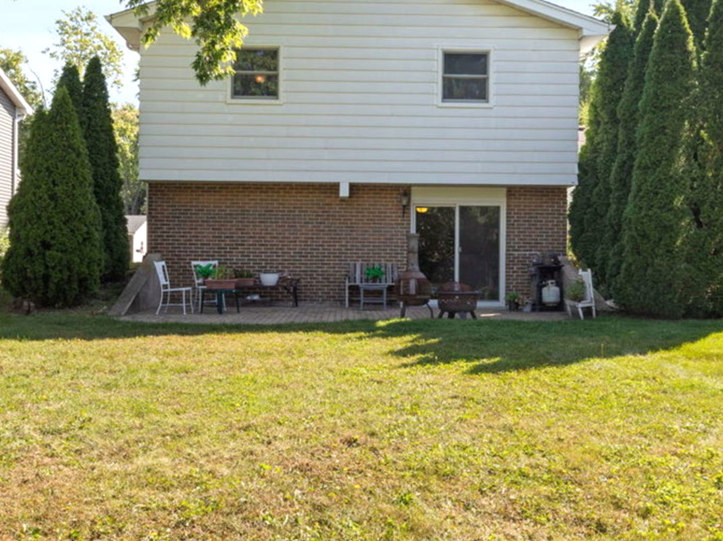 1888 Cheshire Lane, Wheaton, IL 60189