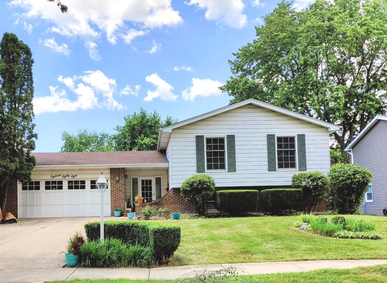 1888 Cheshire Lane, Wheaton, IL 60189
