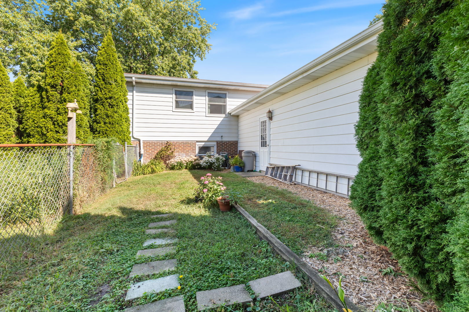 1888 Cheshire Lane, Wheaton, IL 60189