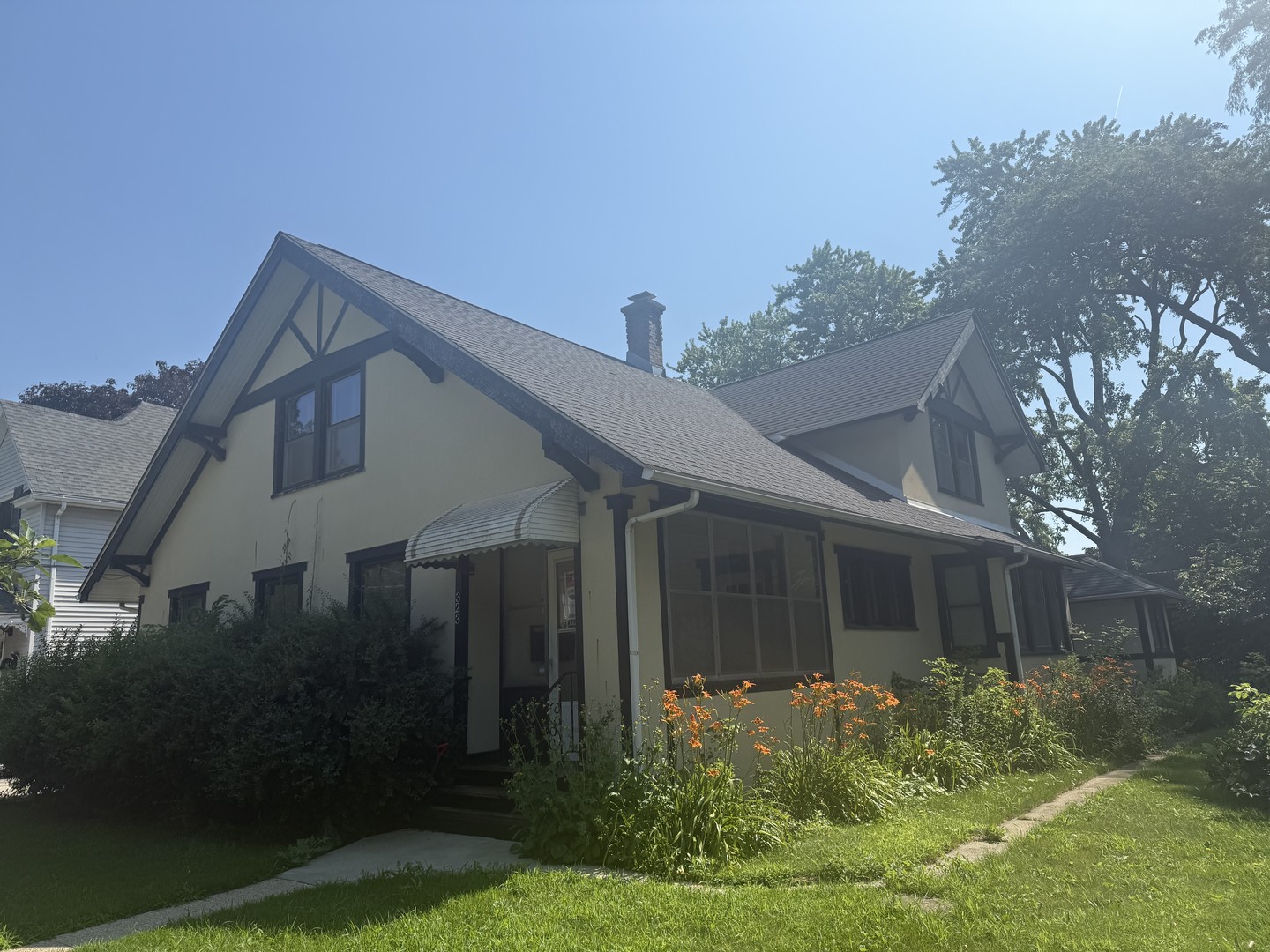 323 N West Street #B, Waukegan, IL 60085