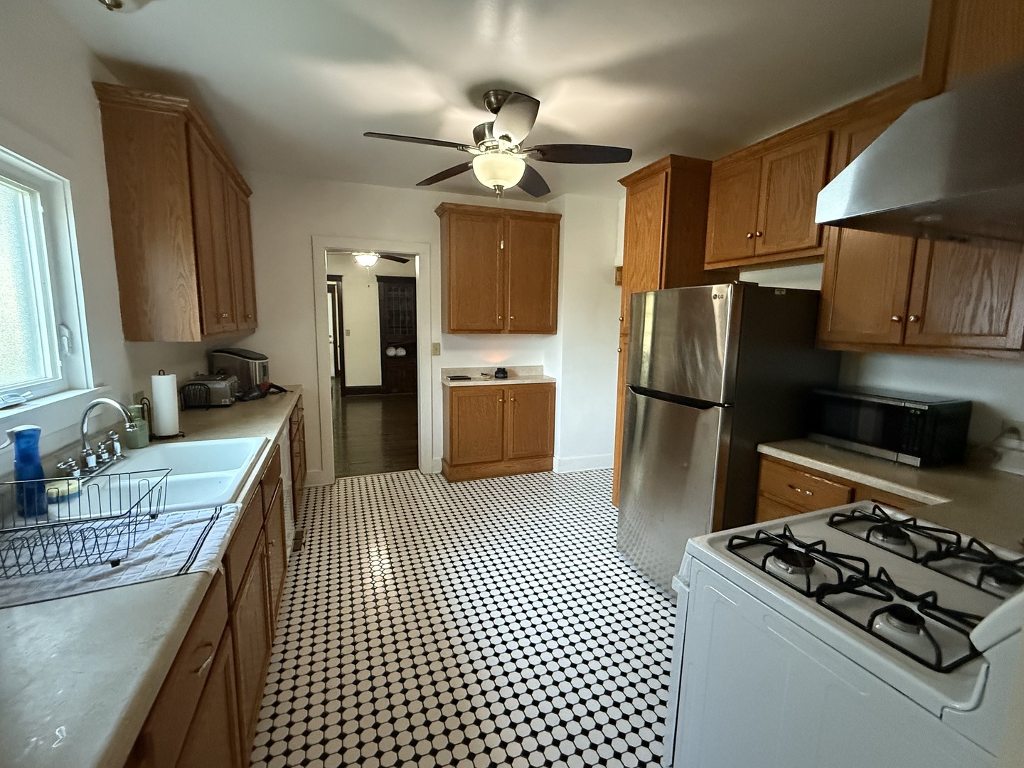 323 N West Street #B, Waukegan, IL 60085