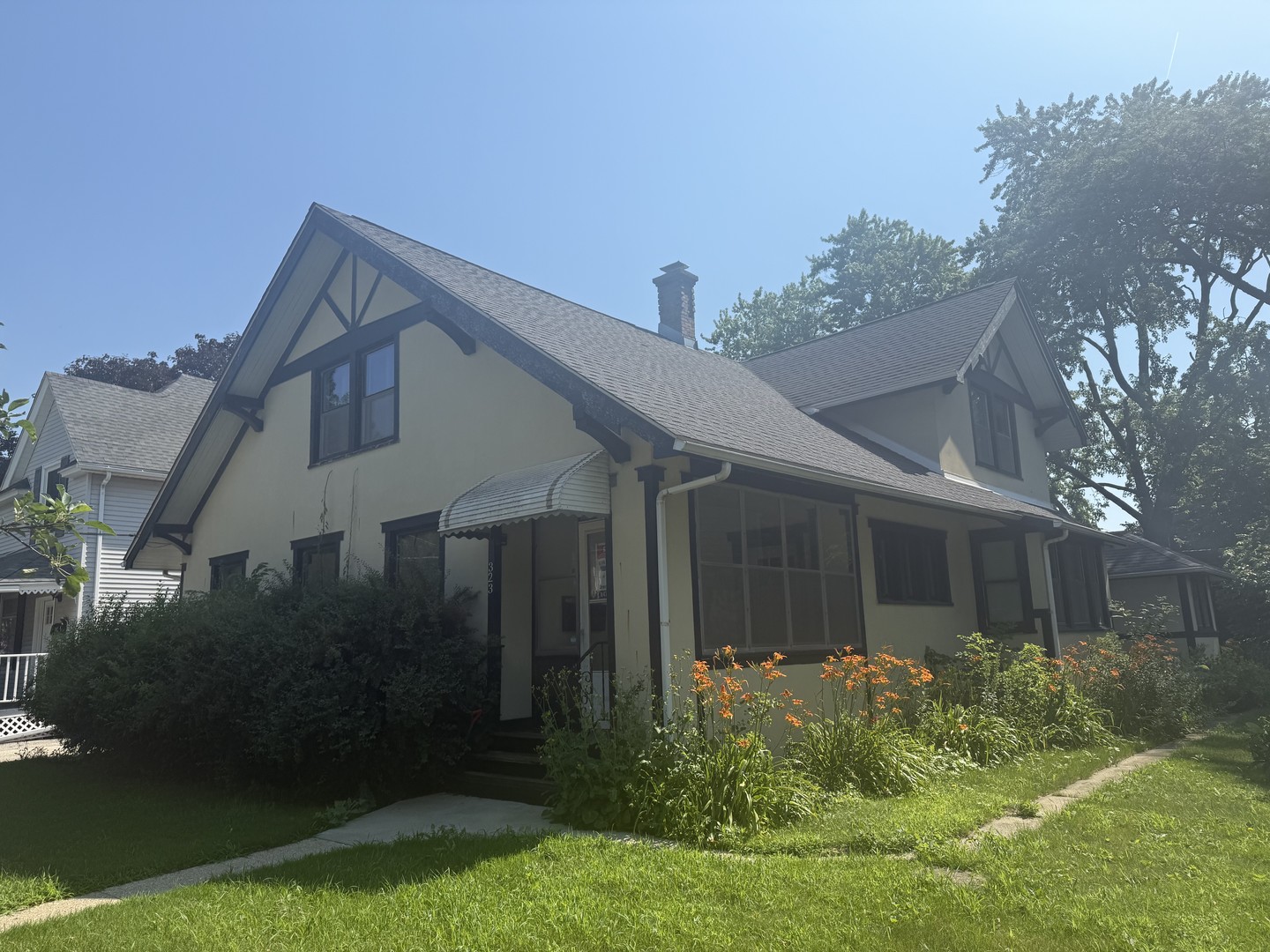 323 N West Street #B, Waukegan, IL 60085