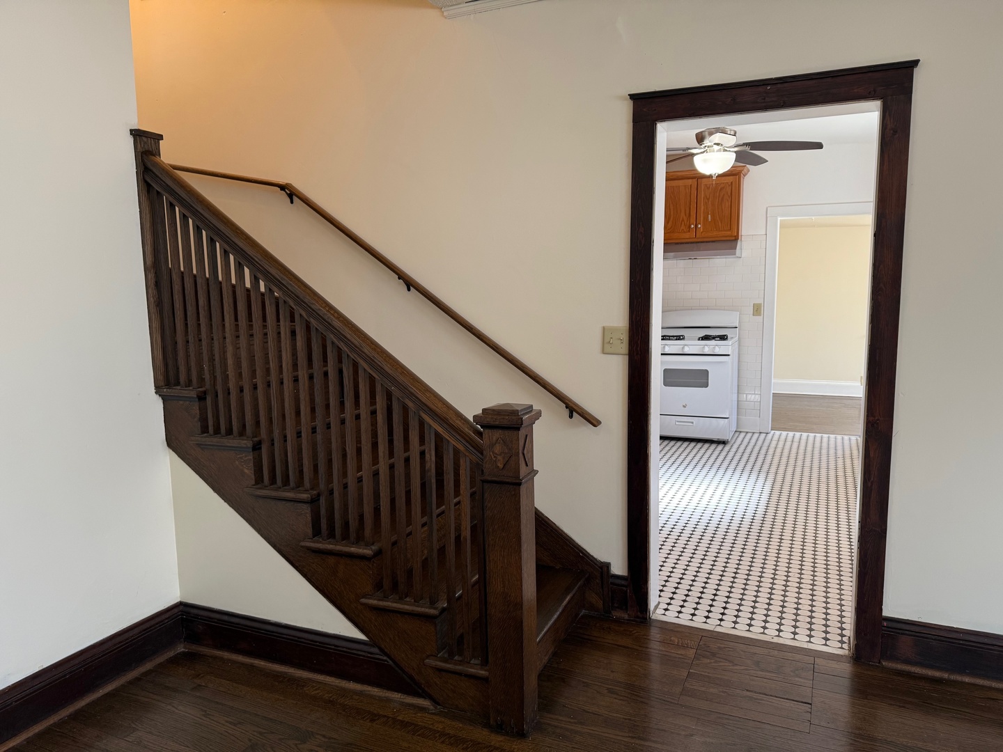 323 N West Street #B, Waukegan, IL 60085