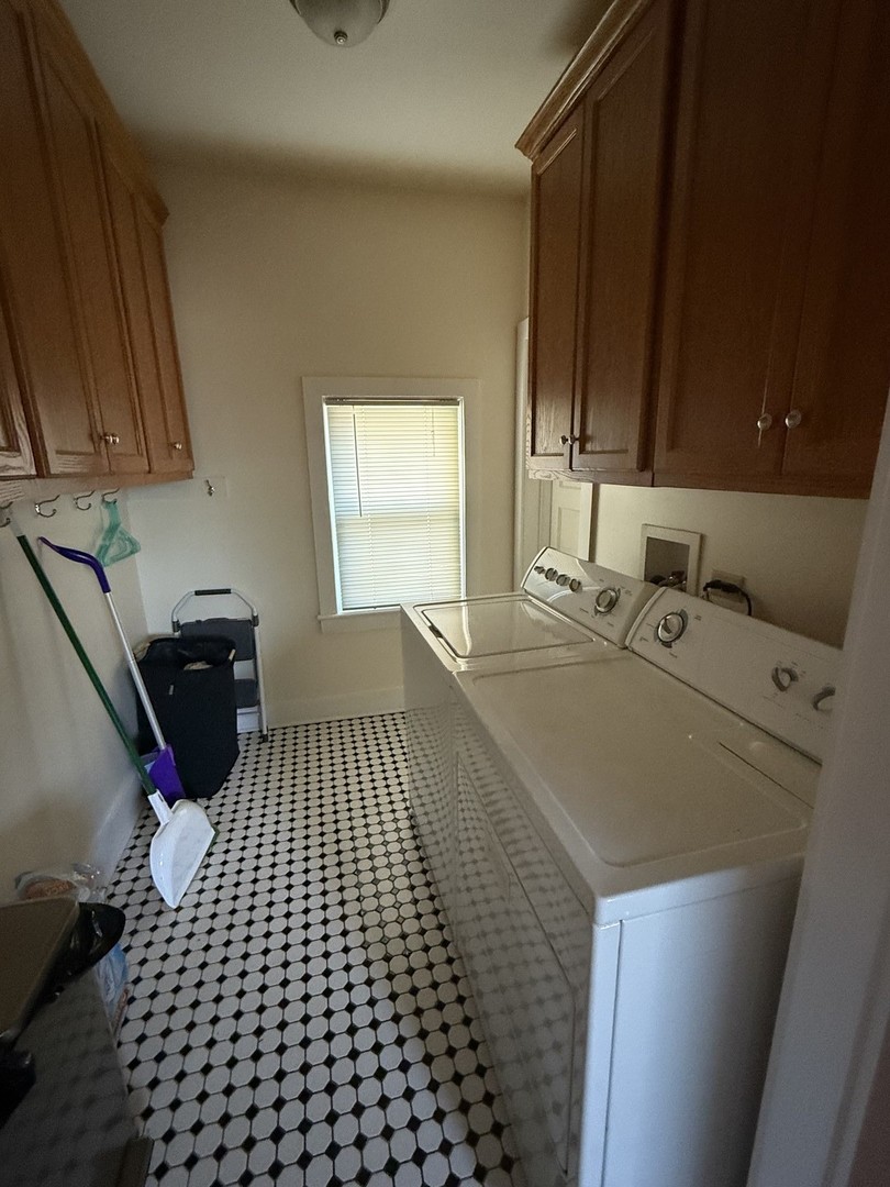 323 N West Street #B, Waukegan, IL 60085