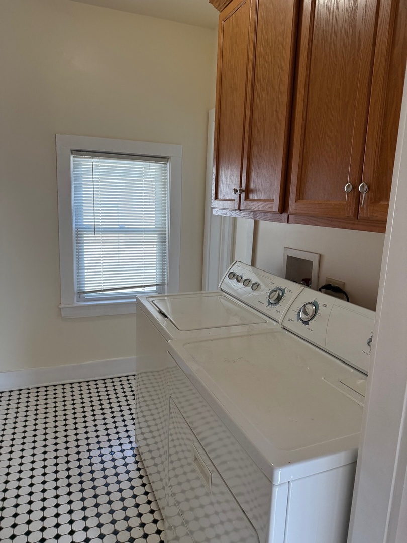 323 N West Street #B, Waukegan, IL 60085