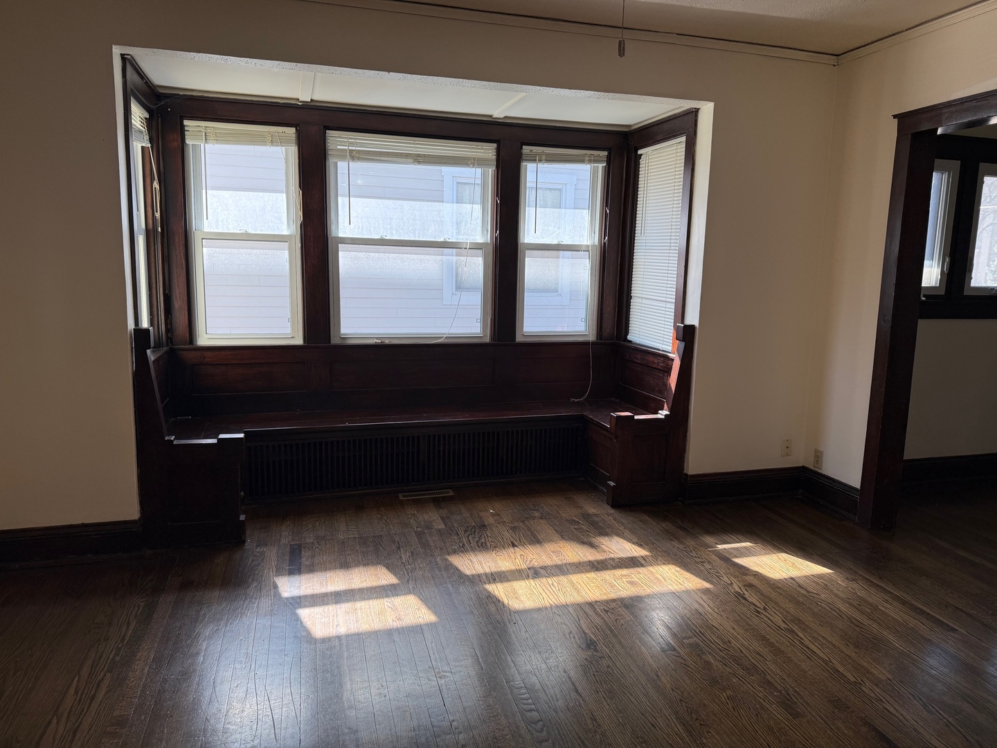 323 N West Street #B, Waukegan, IL 60085