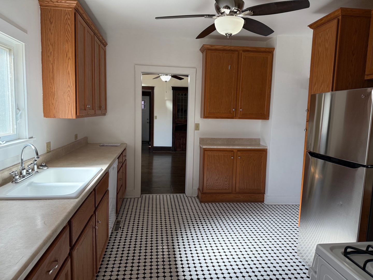 323 N West Street #B, Waukegan, IL 60085