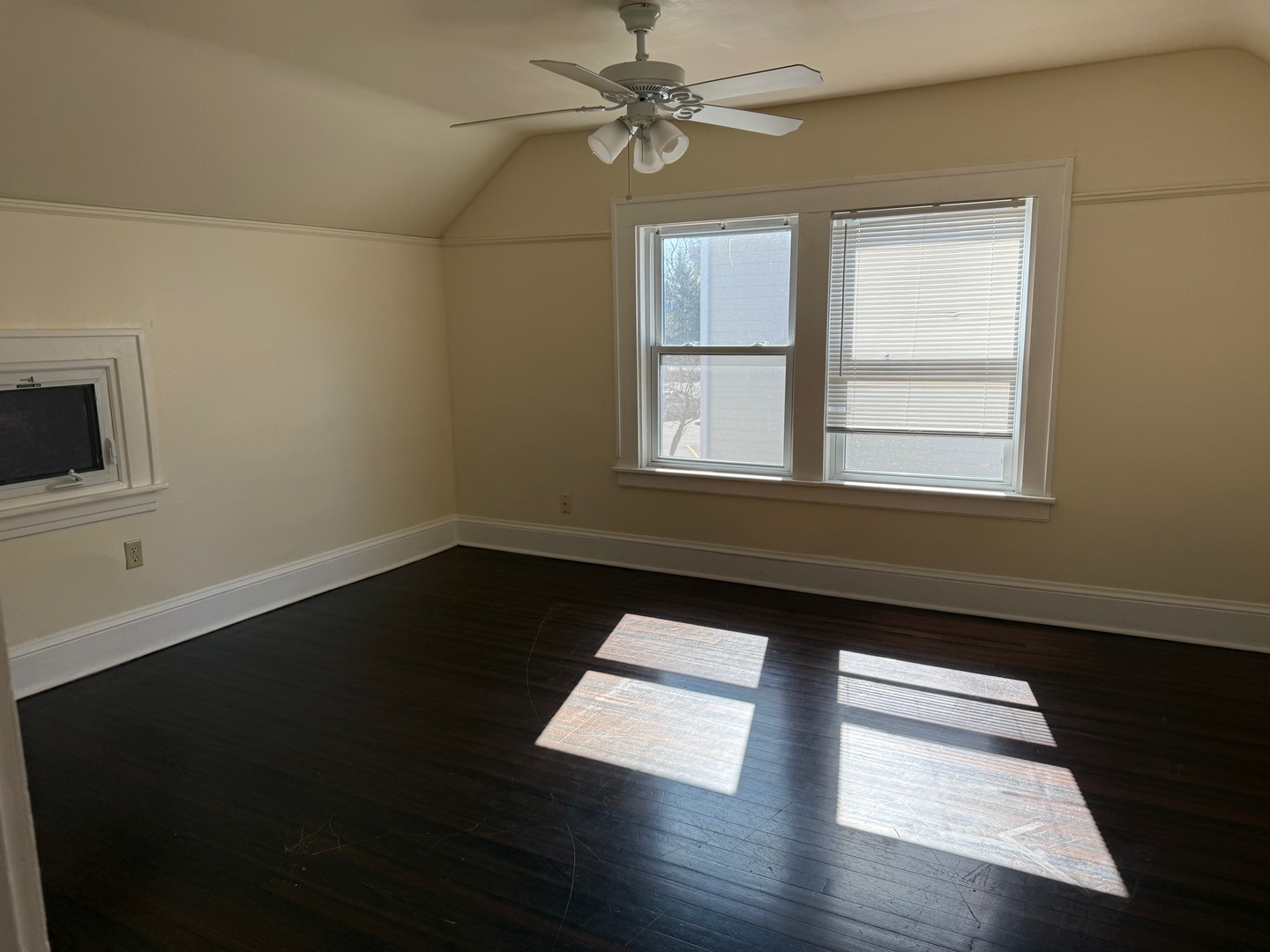 323 N West Street #B, Waukegan, IL 60085