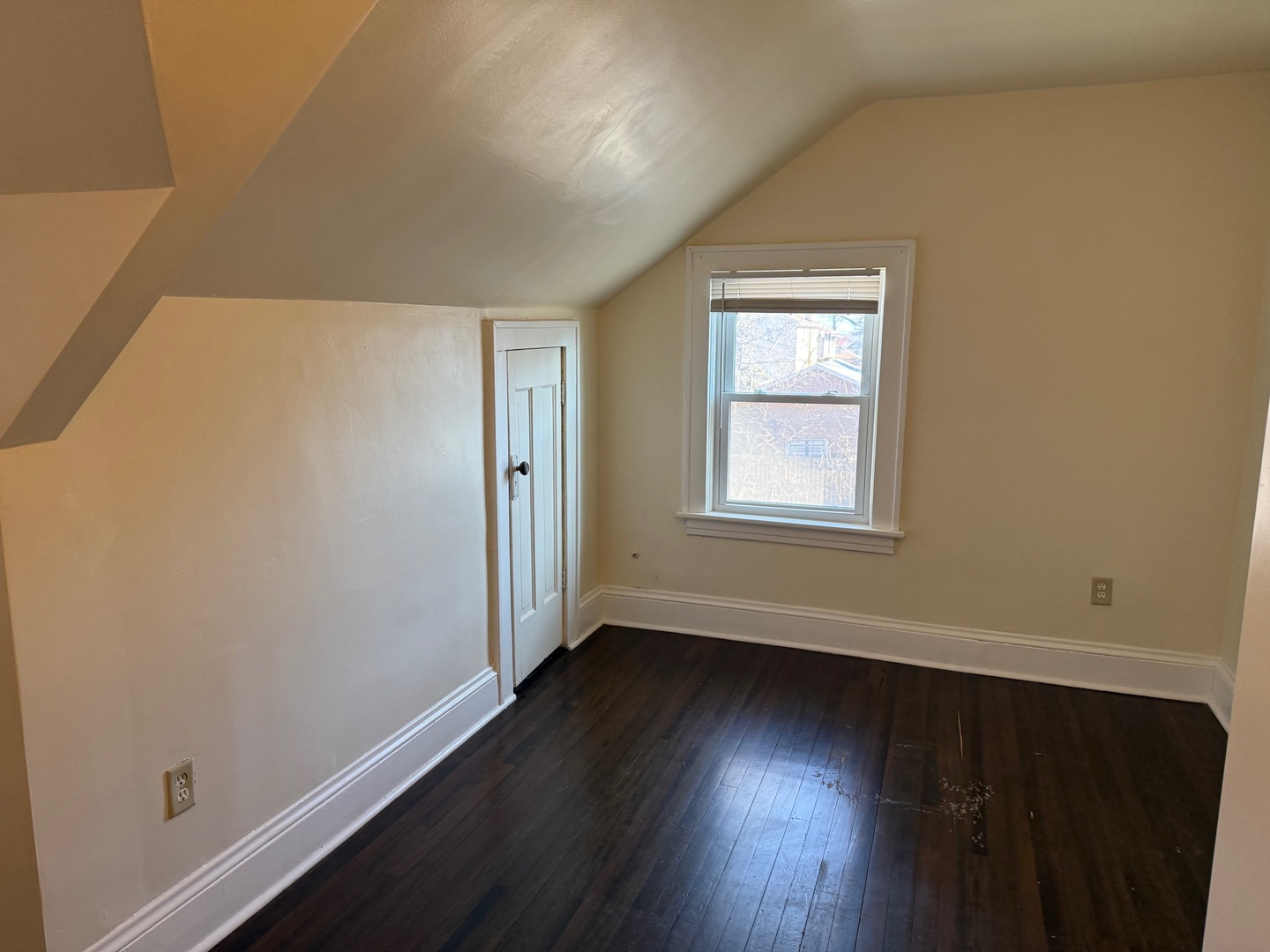 323 N West Street #B, Waukegan, IL 60085