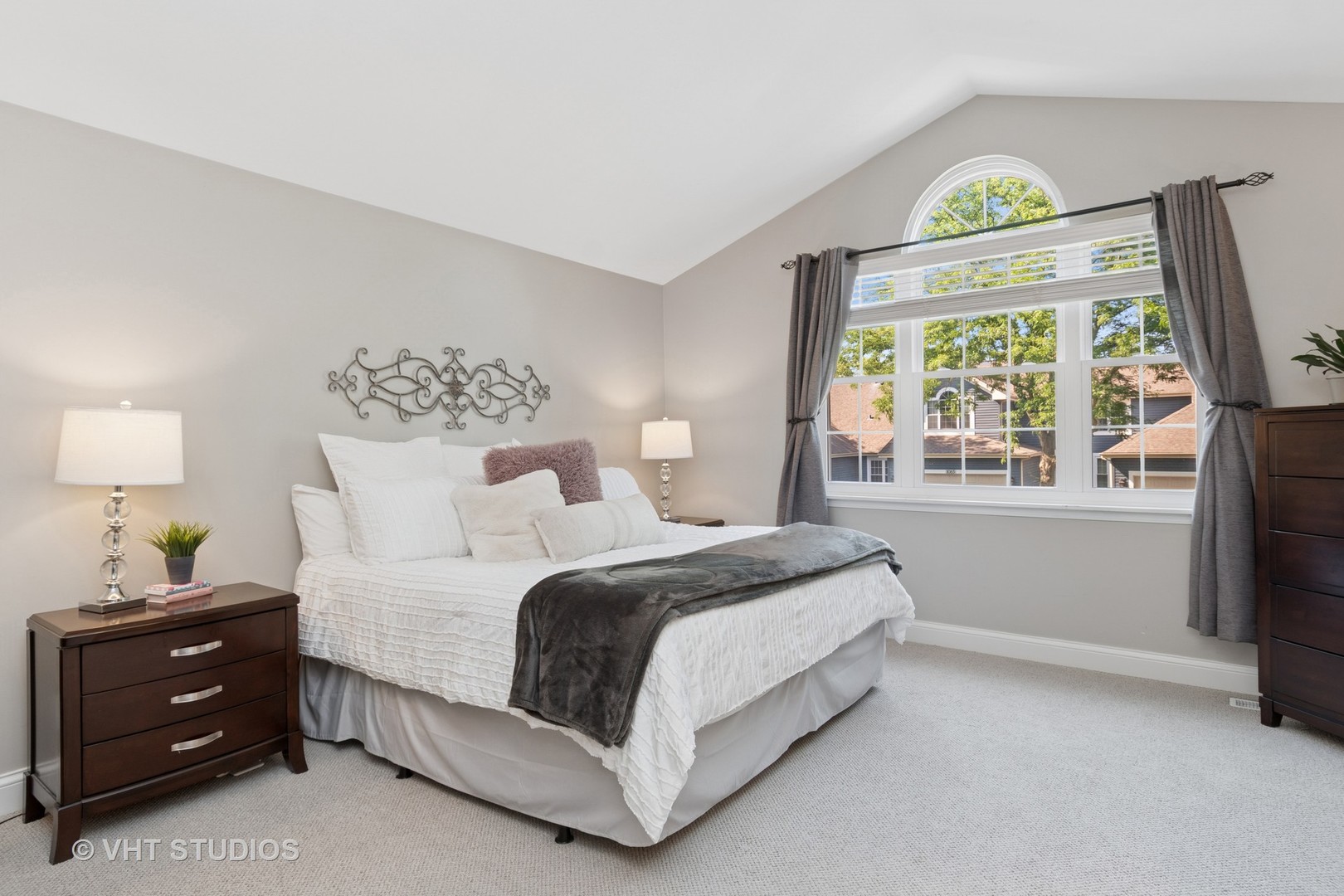 1062 RIDGEFIELD Circle, Carol Stream, IL 60188