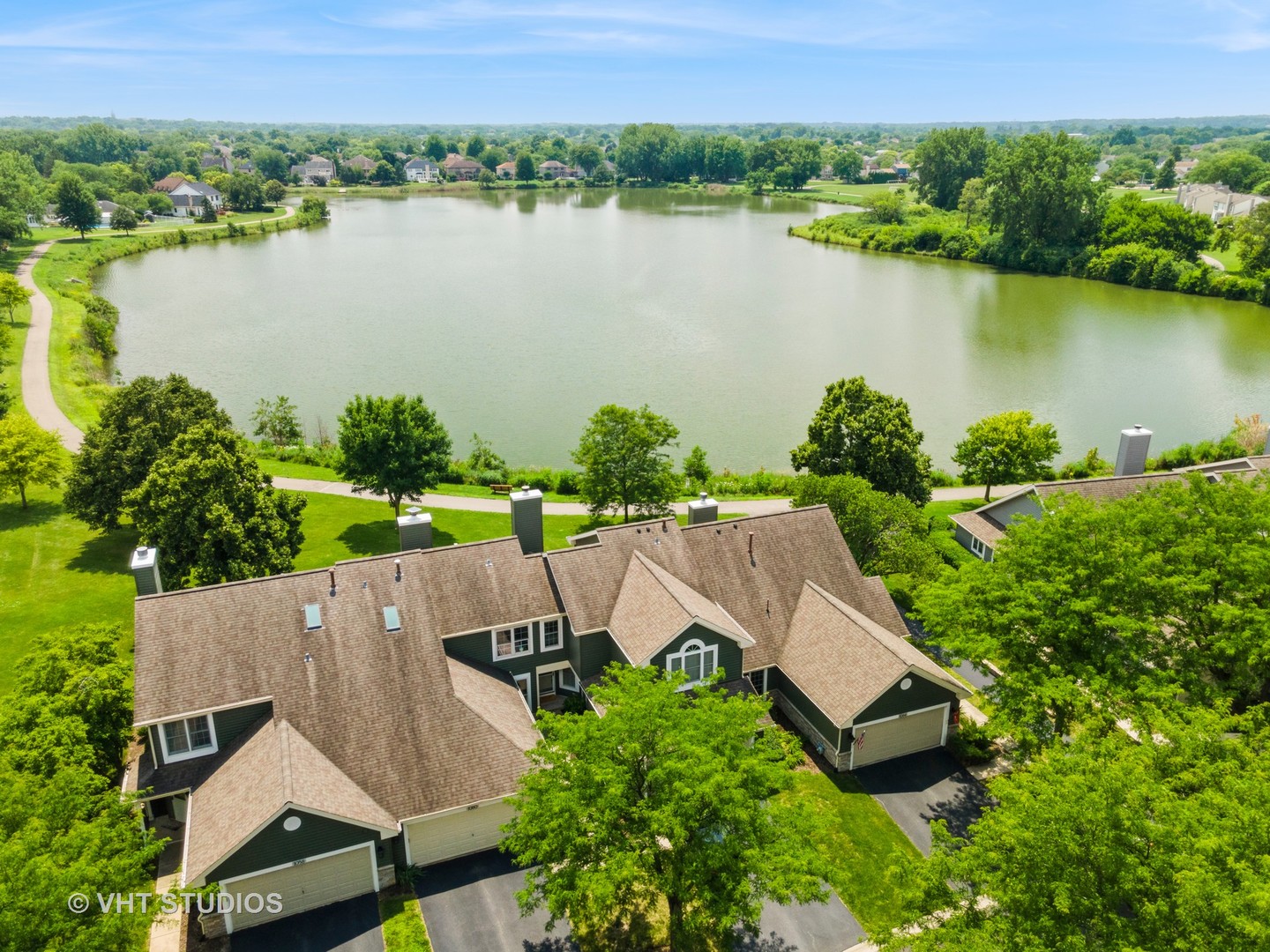 1062 RIDGEFIELD Circle, Carol Stream, IL 60188